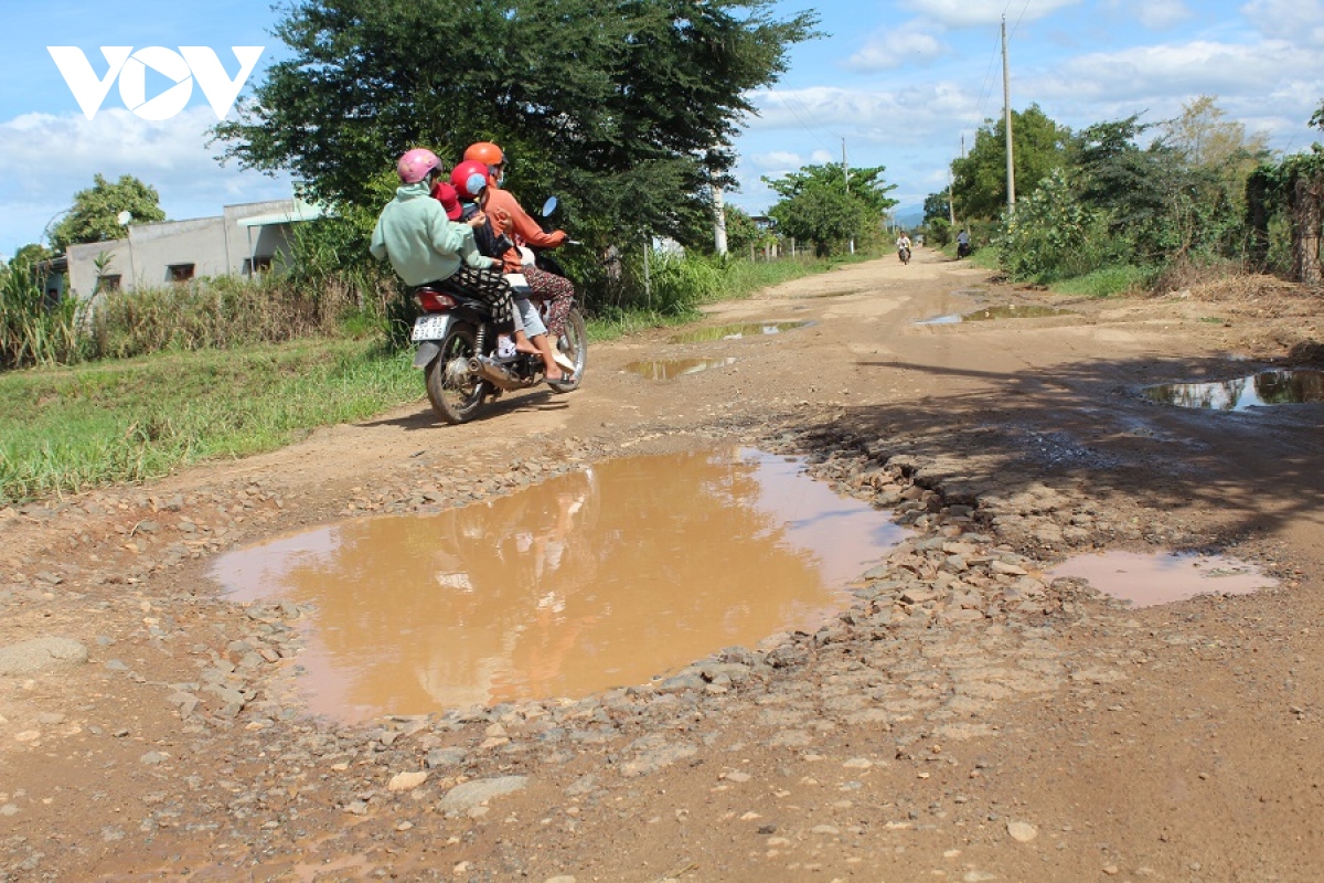 Duong ve xa vung sau phan tien xuong cap nghiem trong hinh anh 2