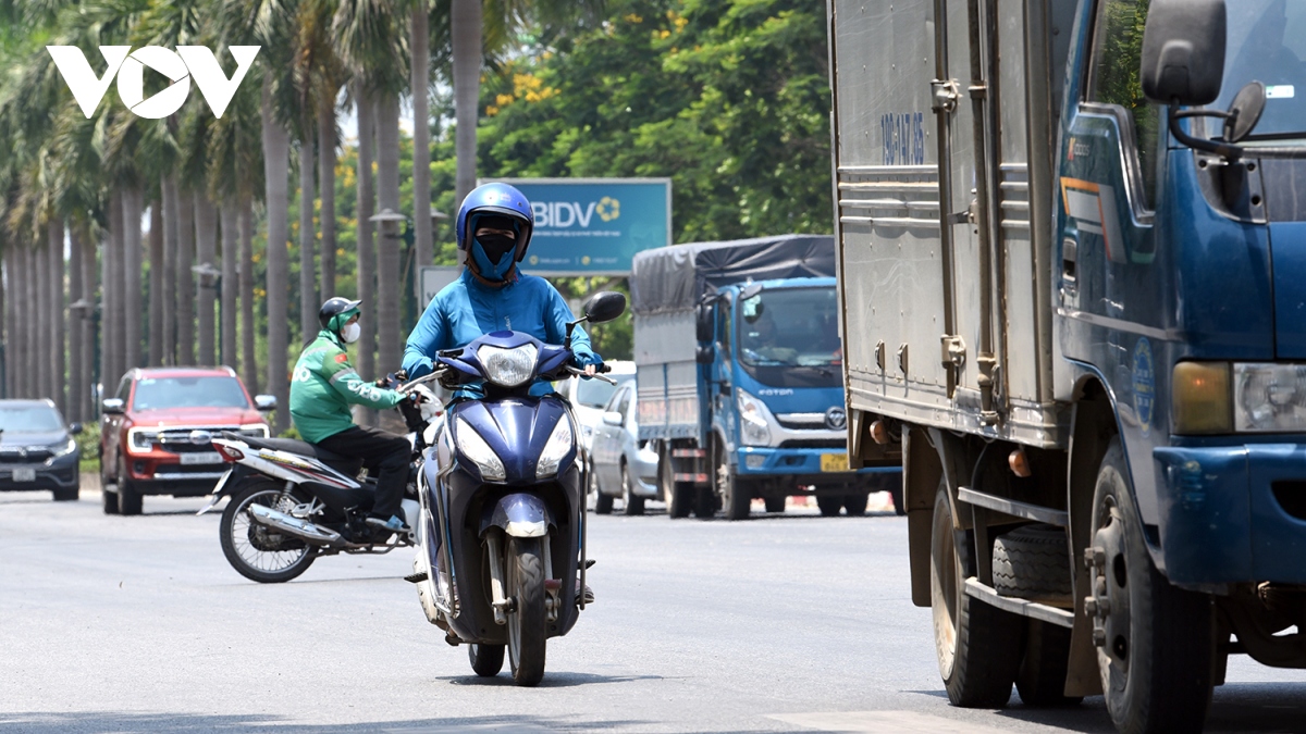 ha noi nang do lua va nhung ninja kin mit khi tham gia giao thong hinh anh 4