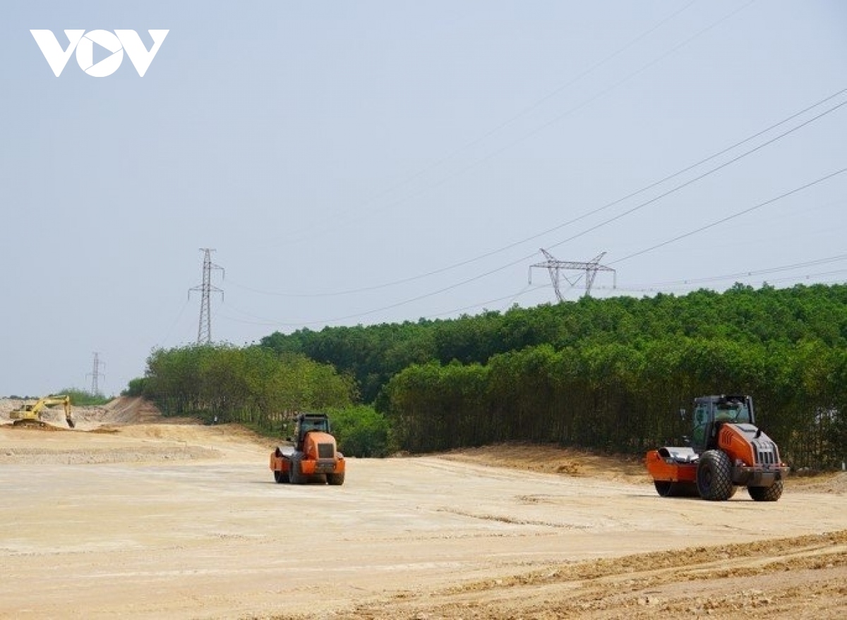 quang binh kho ban giao mat bang dung tien do cho du an cao toc bac-nam hinh anh 1