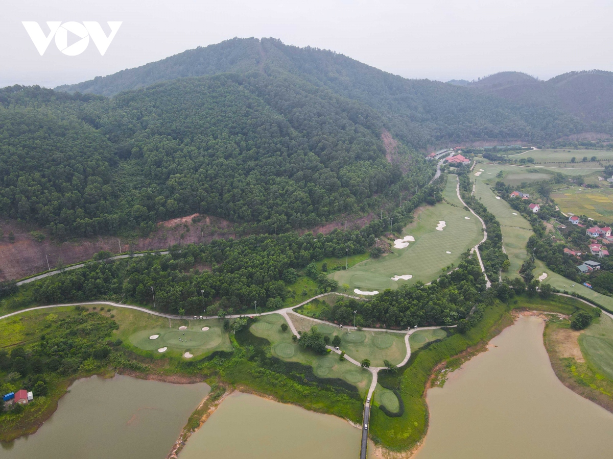 bac giang de xuat lay 85,7ha dat rung lam san golf, cac bo nganh noi gi hinh anh 1