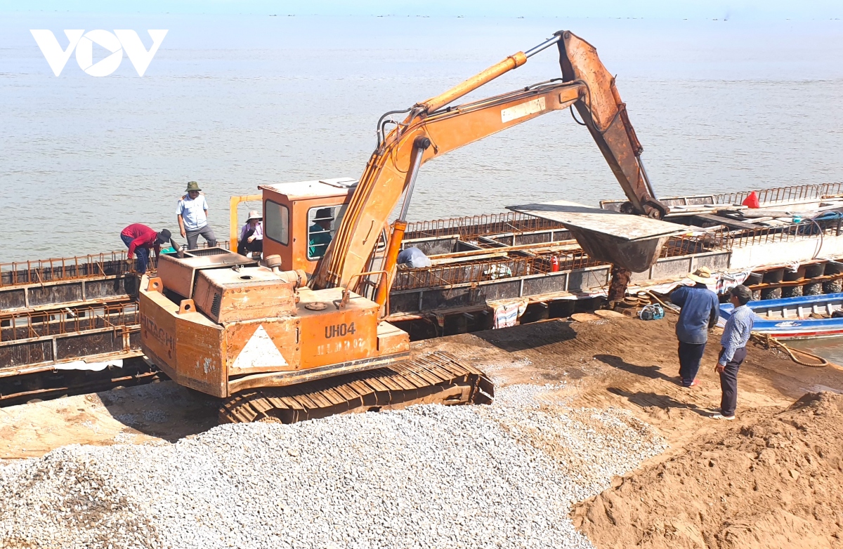 Sạt lở bờ biển làm mất hơn 5.200 ha đất rừng của tỉnh Cà Mau