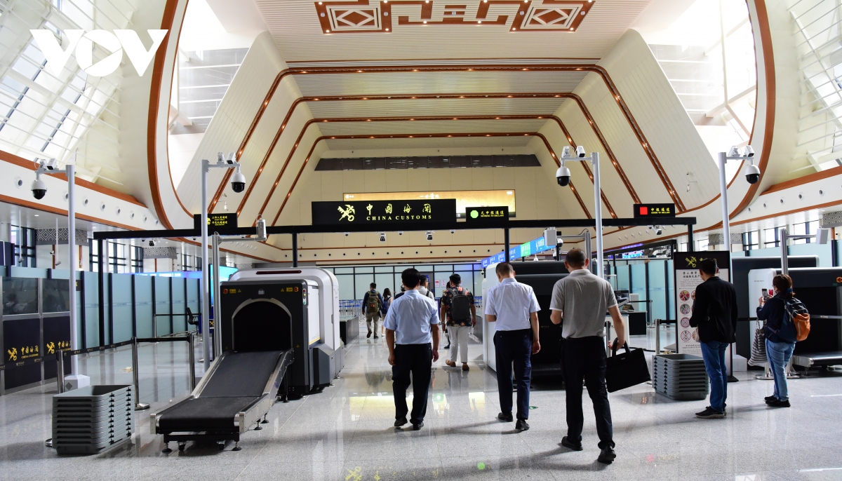 cận cảnh bên trong nhà ga chở khách của tuyến đường sắt trung quốc - lào hình ảnh 12 can canh ben trong nha ga cho khach cua tuyen duong sat trung quoc - lao hinh anh 12