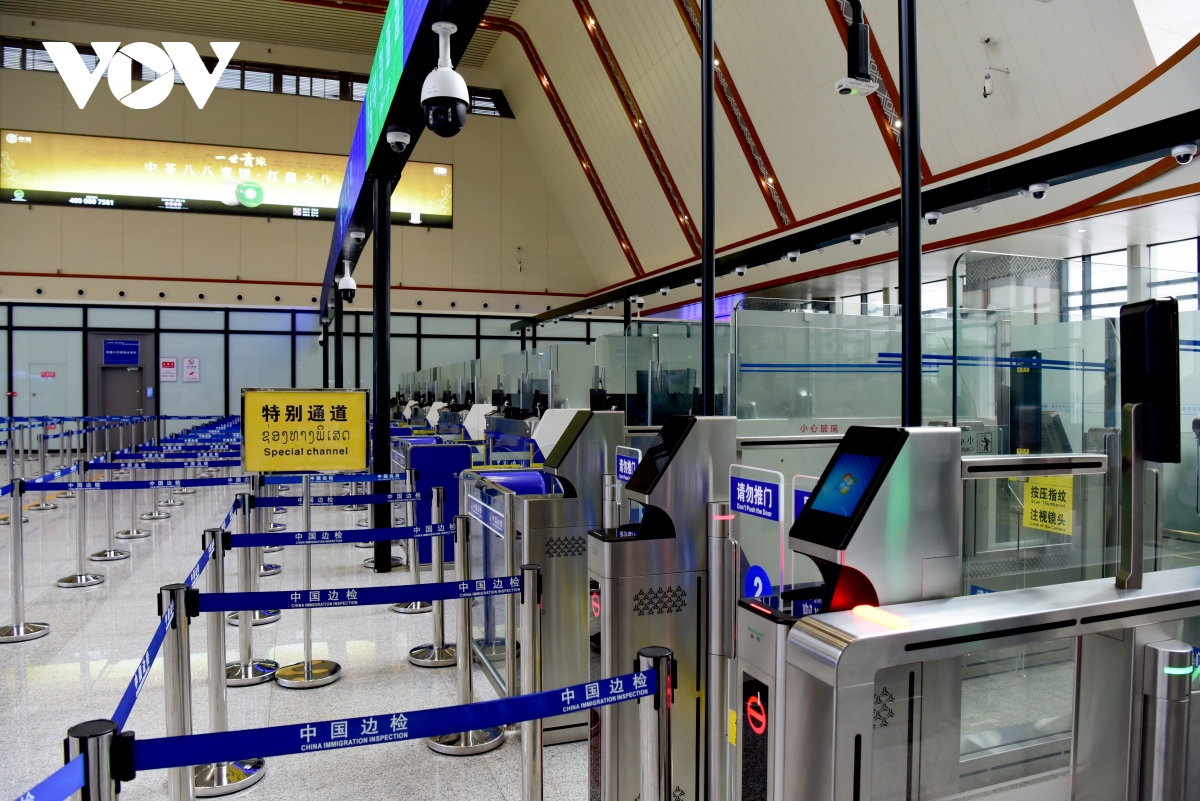 cận cảnh bên trong nhà ga chở khách của tuyến đường sắt trung quốc - lào hình ảnh 13 can canh ben trong nha ga cho khach cua tuyen duong sat trung quoc - lao hinh anh 13