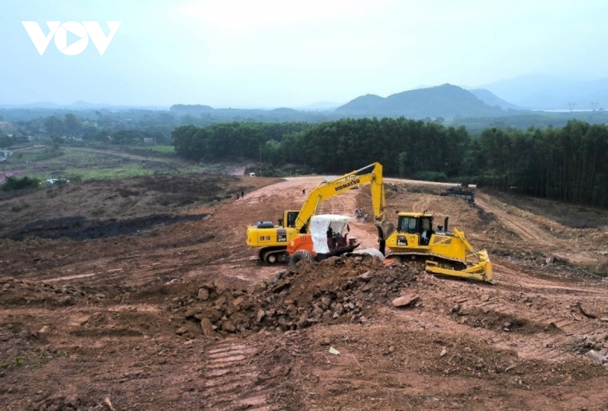 quang binh kho ban giao mat bang dung tien do cho du an cao toc bac-nam hinh anh 4