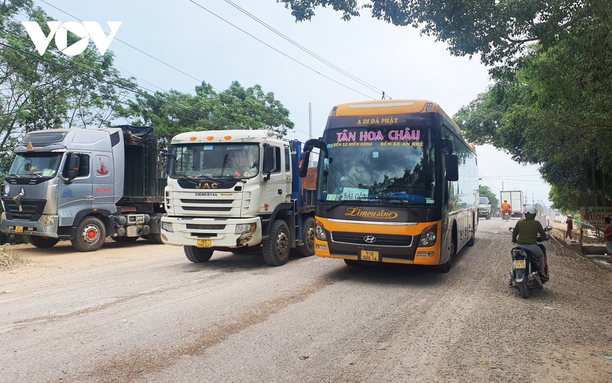 nguoi dan tay son bi anh huong boi viec thi cong du an nang cap quoc lo 19 hinh anh 4