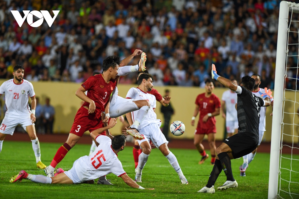 du am Dt viet nam 1-0 Dt syria hai gam mau doi nghich o chao lua thien truong hinh anh 8