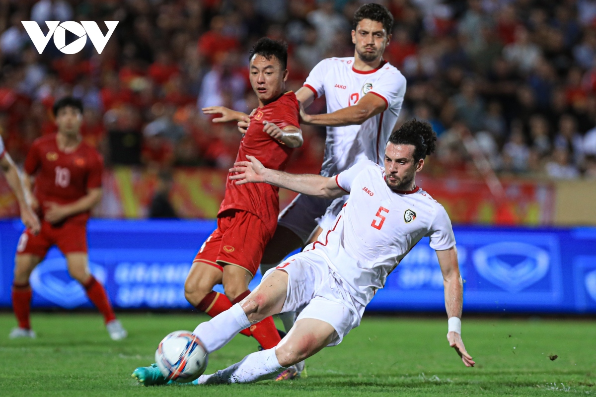 du am Dt viet nam 1-0 Dt syria hai gam mau doi nghich o chao lua thien truong hinh anh 4