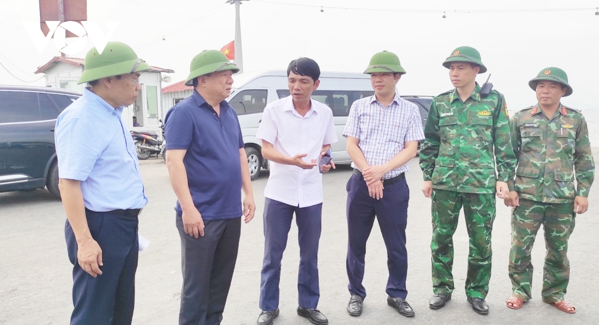 hai phong khong de phuong tien hoat dong trong song to, gio lon hinh anh 2