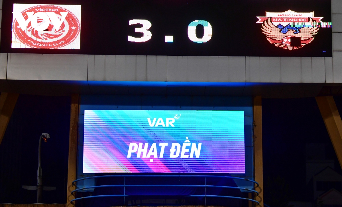 Duc chien di vao lich su v-league trong ngay viettel fc thang 4-0 ha tinh hinh anh 15