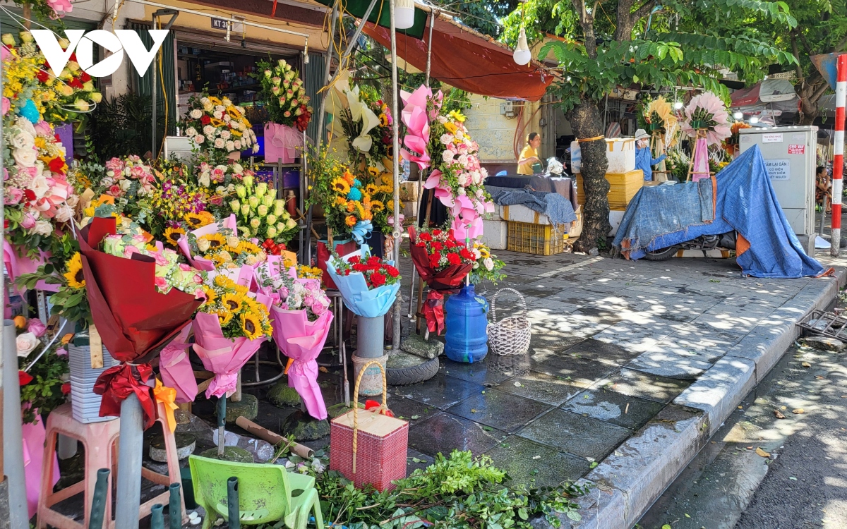 2 vuon hoa lon o ha Dong ha noi xuong cap nghiem trong hinh anh 17