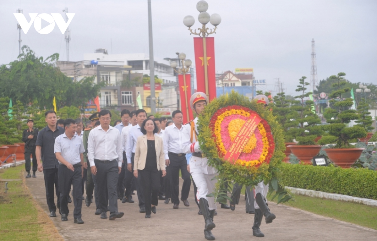 bà trương thị mai làm việc với ban thường vụ tỉnh ủy Đồng tháp hình ảnh 5 ba truong thi mai lam viec voi ban thuong vu tinh uy Dong thap hinh anh 5