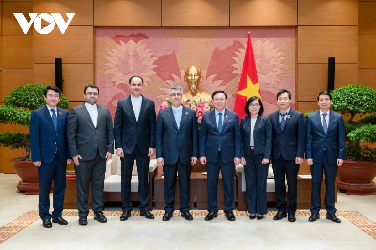 chủ tịch quốc hội vương Đình huệ tiếp các Đại sứ indonesia và iran hình ảnh 6 chu tich quoc hoi vuong Dinh hue tiep cac Dai su indonesia va iran hinh anh 6