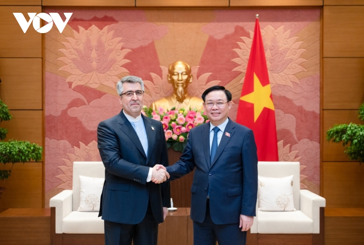 chủ tịch quốc hội vương Đình huệ tiếp các Đại sứ indonesia và iran hình ảnh 4 chu tich quoc hoi vuong Dinh hue tiep cac Dai su indonesia va iran hinh anh 4