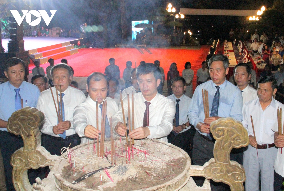 du lich hoai niem ve chien truong xua va dong doi hinh anh 8