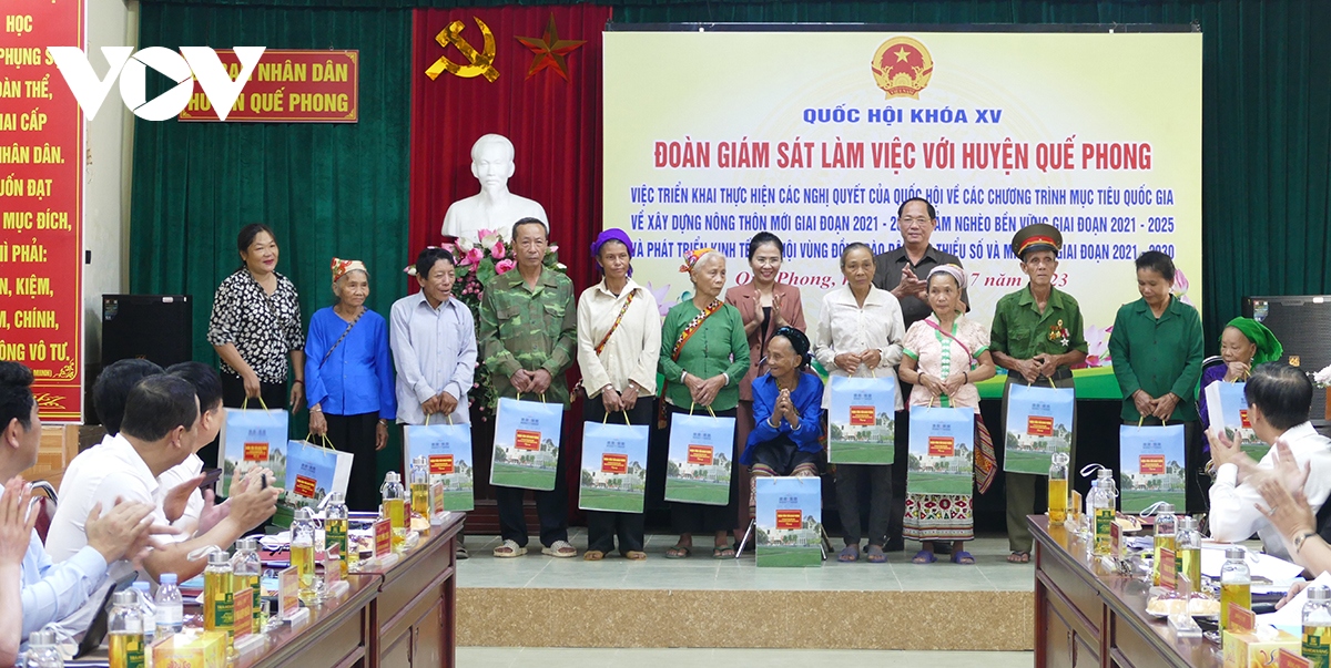 Doan giam sat cua quoc hoi lam viec voi huyen que phong, tinh nghe an hinh anh 3