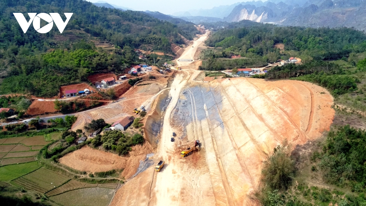 Hình thành không gian kinh tế từ phát triển hạ tầng kỹ thuật liên vùng