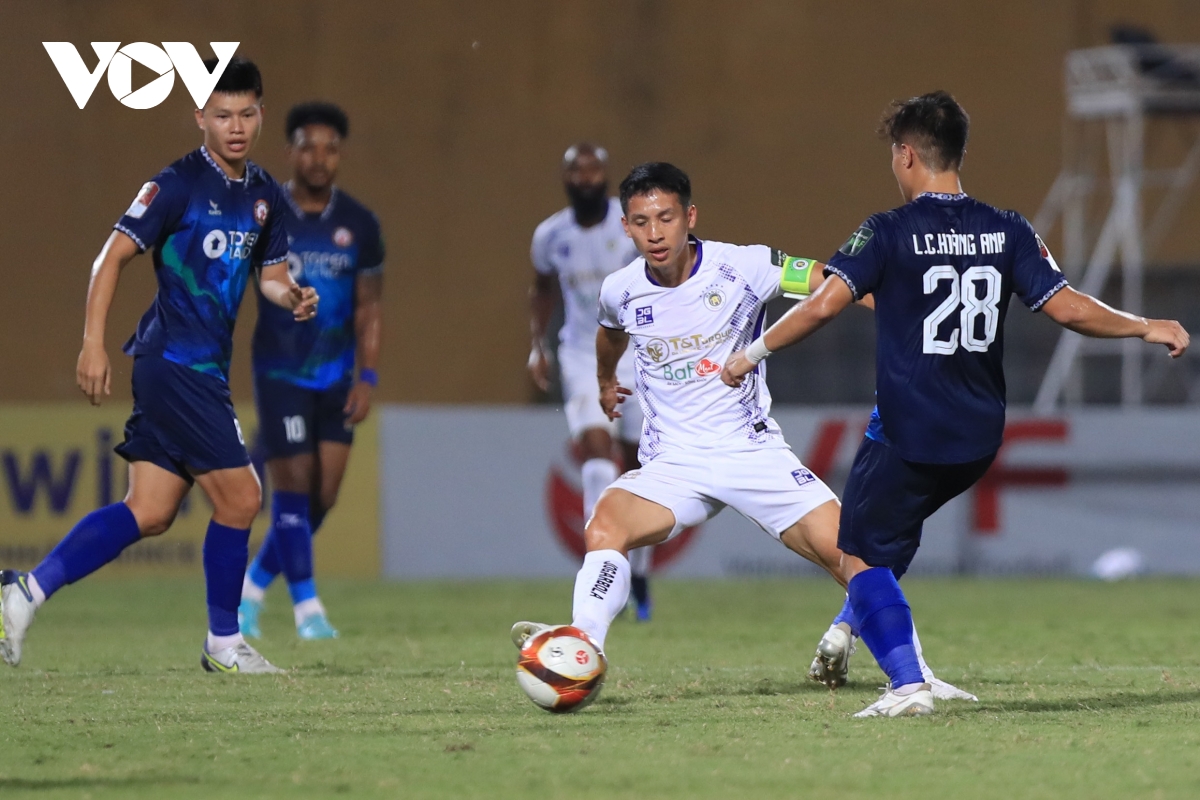 tien dao ha noi fc nhan chim binh Dinh bang hat-trick vao luoi Dang van lam hinh anh 4