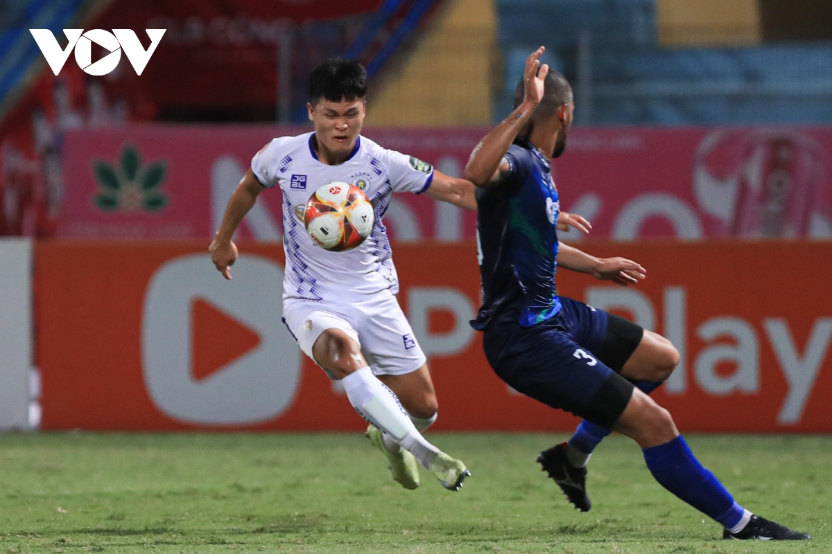 tien dao ha noi fc nhan chim binh Dinh bang hat-trick vao luoi Dang van lam hinh anh 2