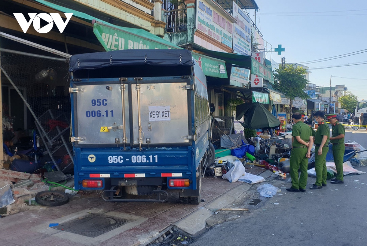 xe tai dam vao nha dan khien 2 nguoi tu vong o quang ngai hinh anh 2