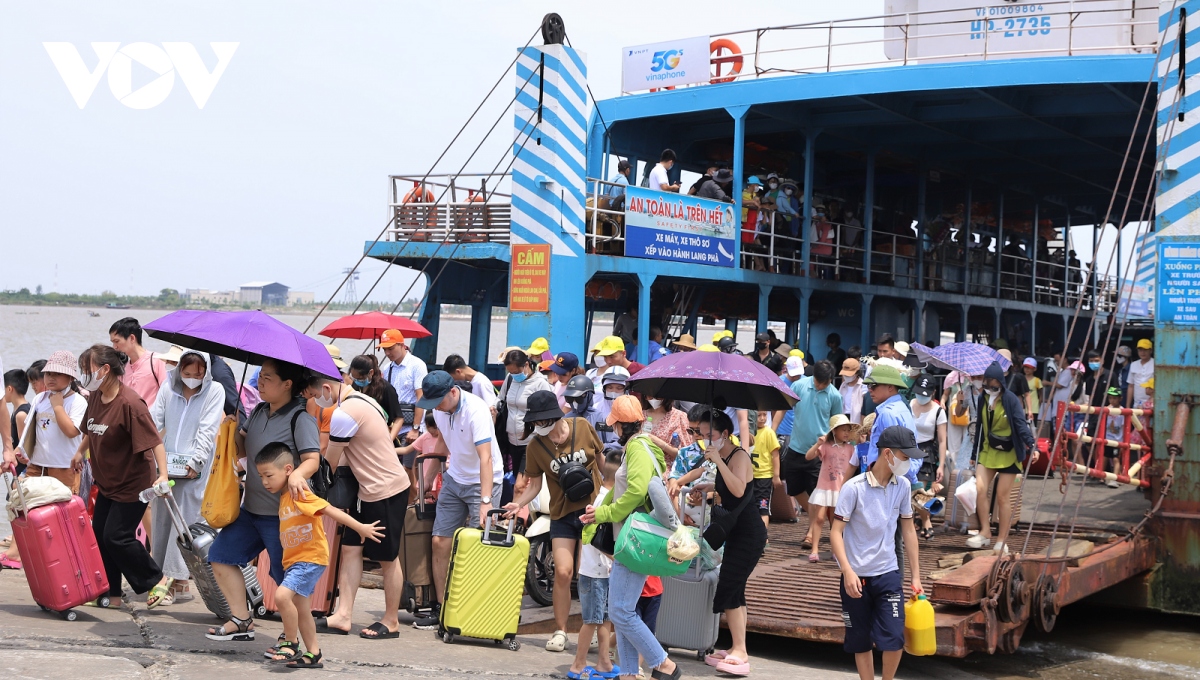 Hỗ trợ du khách từ Cát Bà về đất liền, đảm bảo an toàn tại các khu du lịch
