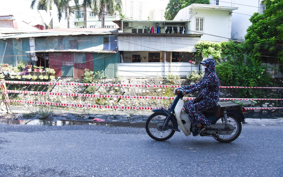 lan can an toan doc bo song o ha noi co cung nhu khong hinh anh 10