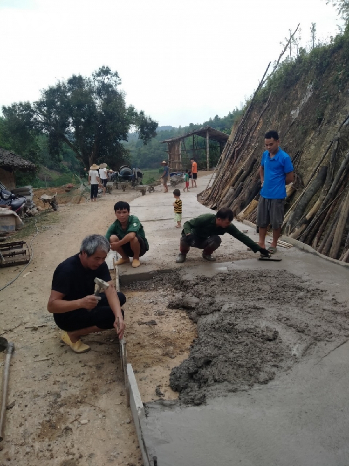 lang son no luc hoan thien ha tang giao thong nong thon hinh anh 1