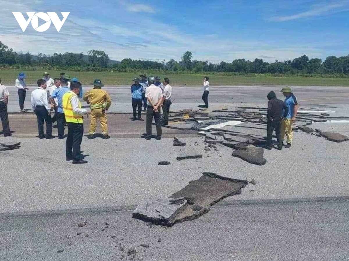 bo gtvt yeu cau xac minh, bao cao nguyen nhan nut duong bang san bay vinh hinh anh 2