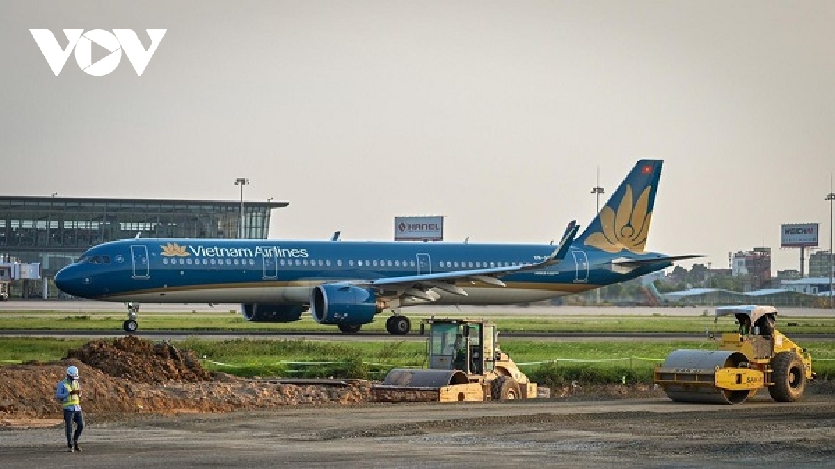 Vietnam Airlines nói gì khi cổ phiếu HVN bị hạn chế giao dịch?