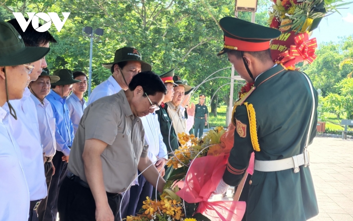 thu tuong pham minh chinh vieng nghia trang liet si tai thua thien hue va quang tri hinh anh 4