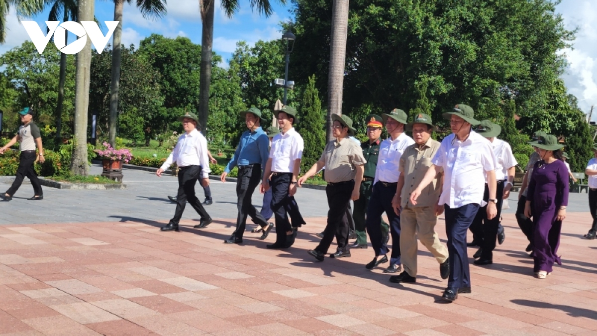 thu tuong pham minh chinh vieng nghia trang liet si tai thua thien hue va quang tri hinh anh 5