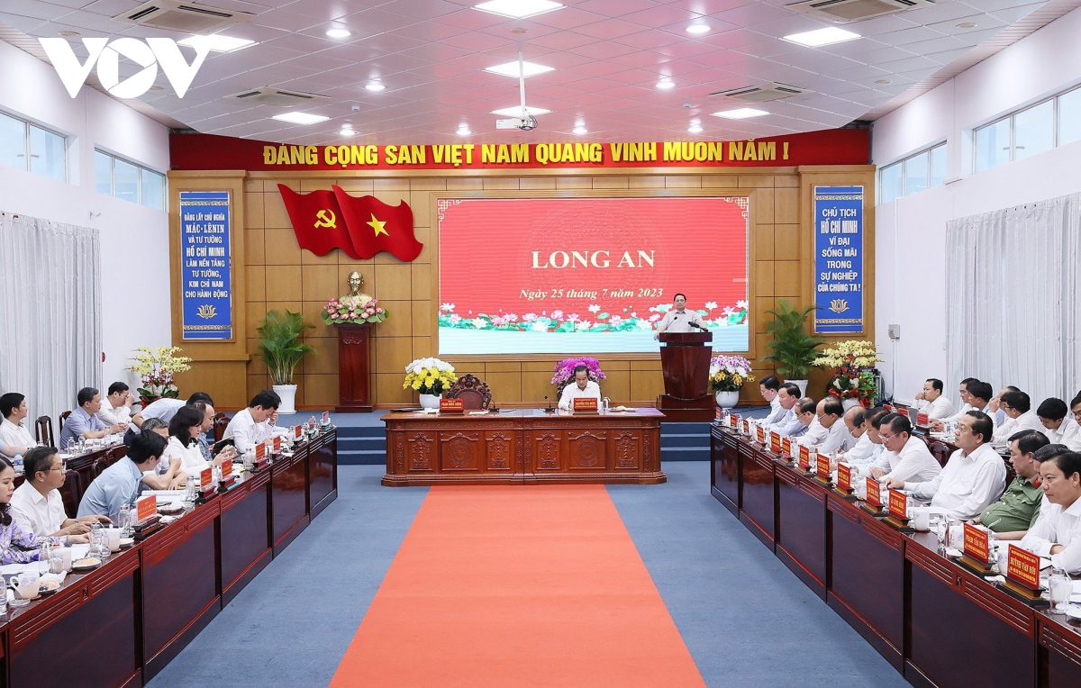 thu tuong pham minh chinh lam viec voi lanh dao tinh long an hinh anh 4