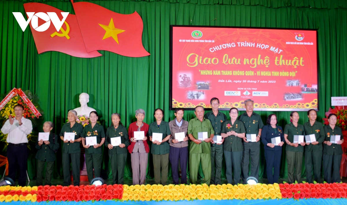 giao luu nghe thuat nhung nam thang khong quen vi nghia tinh dong doi hinh anh 3