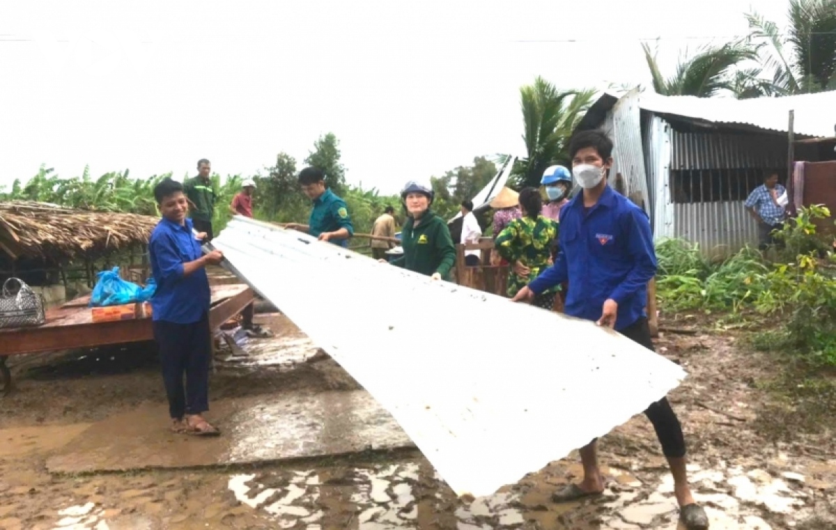 gan 500 can nha o ca mau bi sap, toc mai vi anh huong bao so 1 hinh anh 2