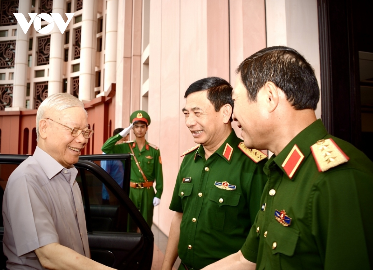 tong bi thu nguyen phu trong chu tri hoi nghi quan uy trung uong 6 thang dau nam hinh anh 1