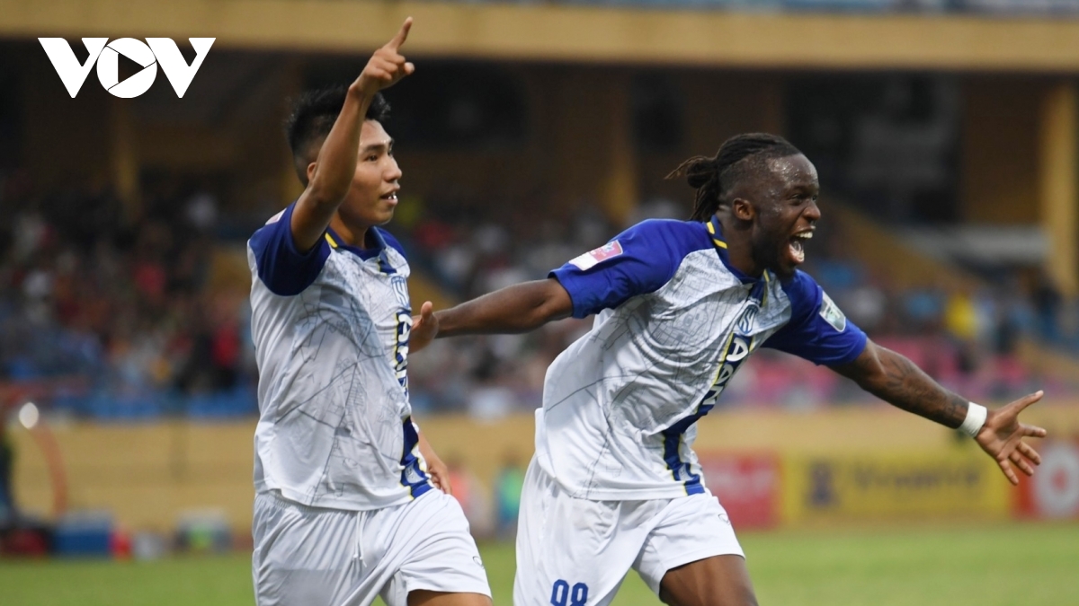 Tuyển thủ U23 Việt Nam toả sáng giúp SLNA đánh bại Hà Nội FC