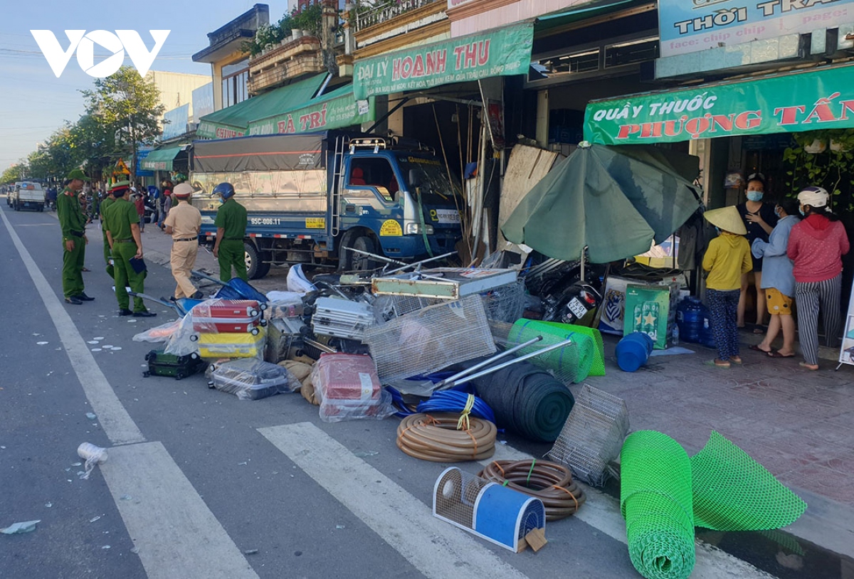 xe tai dam vao nha dan khien 2 nguoi tu vong o quang ngai hinh anh 3