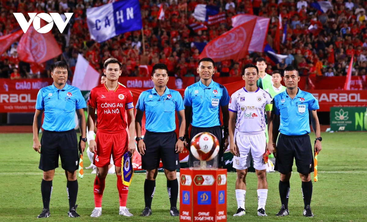 hinh anh kem vui o hang Day trong ngay clb cahn thang 2-1 ha noi fc hinh anh 1