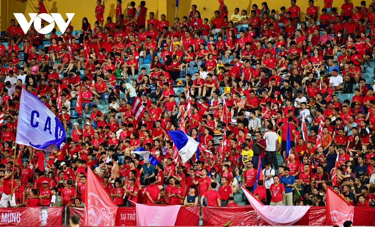 hinh anh kem vui o hang Day trong ngay clb cahn thang 2-1 ha noi fc hinh anh 2