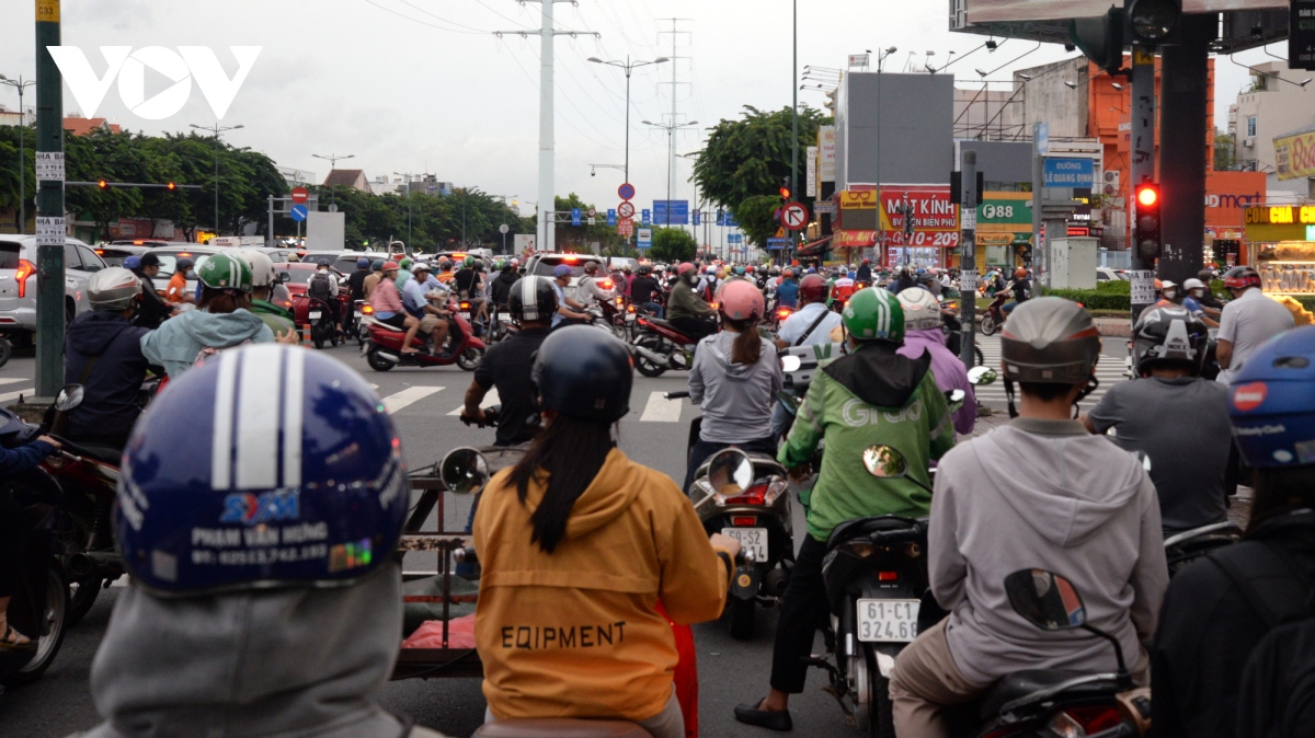 san bay vao cao diem, cac tuyen duong tai tp hcm dong duc hinh anh 11