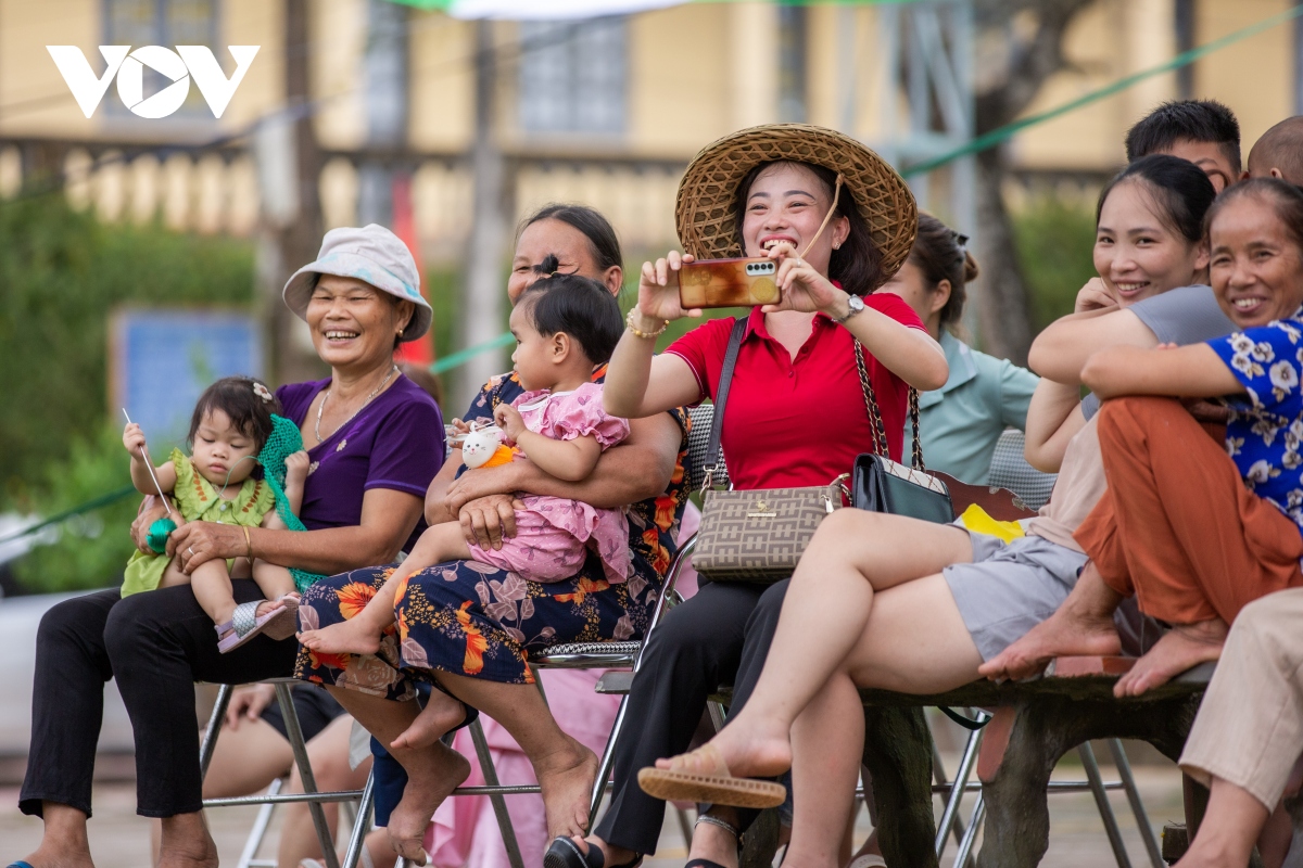 ve cho phien ha lau xem chi em san chi mac vay da bong hinh anh 13