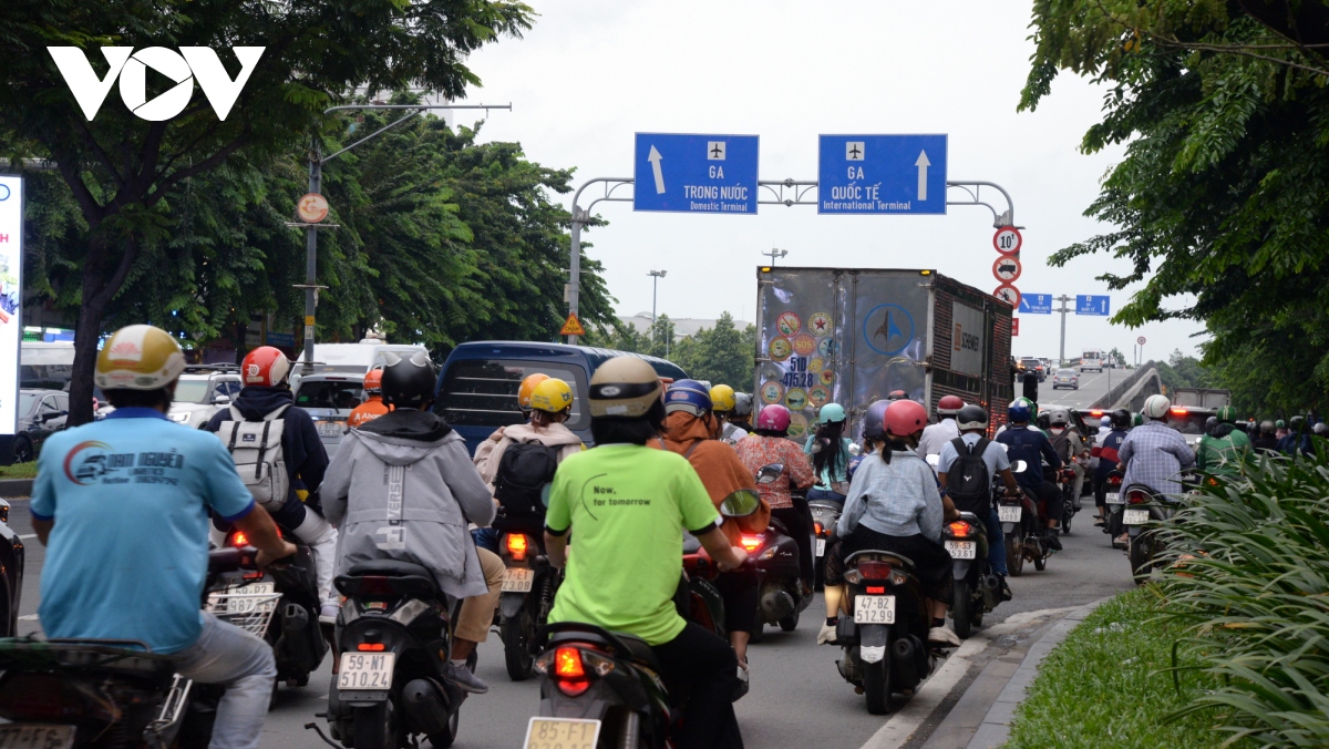 san bay vao cao diem, cac tuyen duong tai tp hcm dong duc hinh anh 14