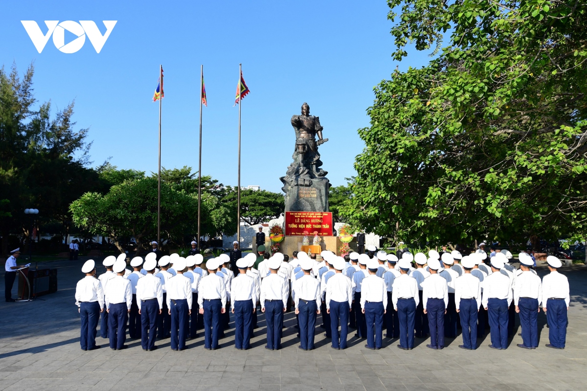 lanh dao vov va tinh khanh hoa dang huong tuong niem cac anh hung liet sy hinh anh 5