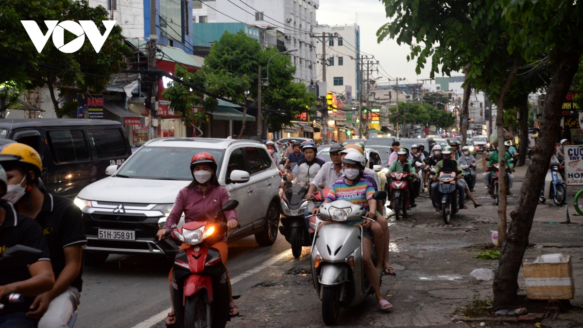 san bay vao cao diem, cac tuyen duong tai tp hcm dong duc hinh anh 15