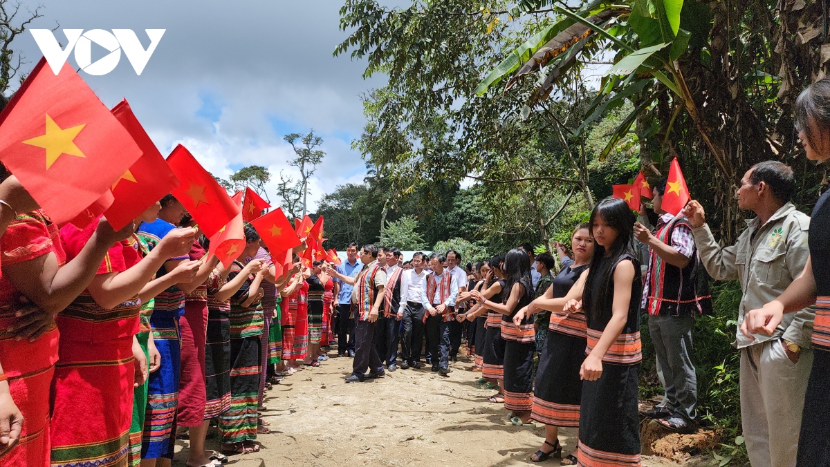 thu tuong pham minh chinh tham, lam viec tai kon tum hinh anh 3