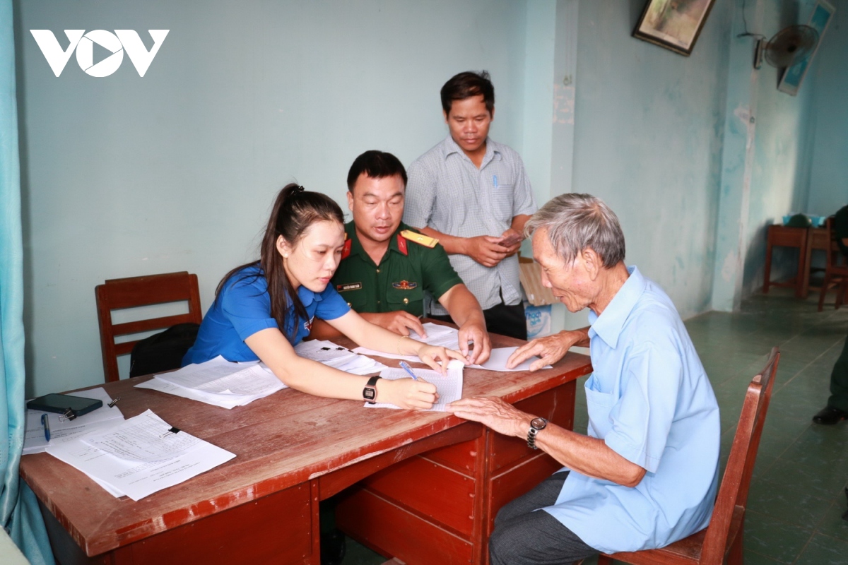 Đoàn kinh tế Quốc phòng 516 Quân khu 5 hỗ trợ nông dân huyện đảo Lý Sơn