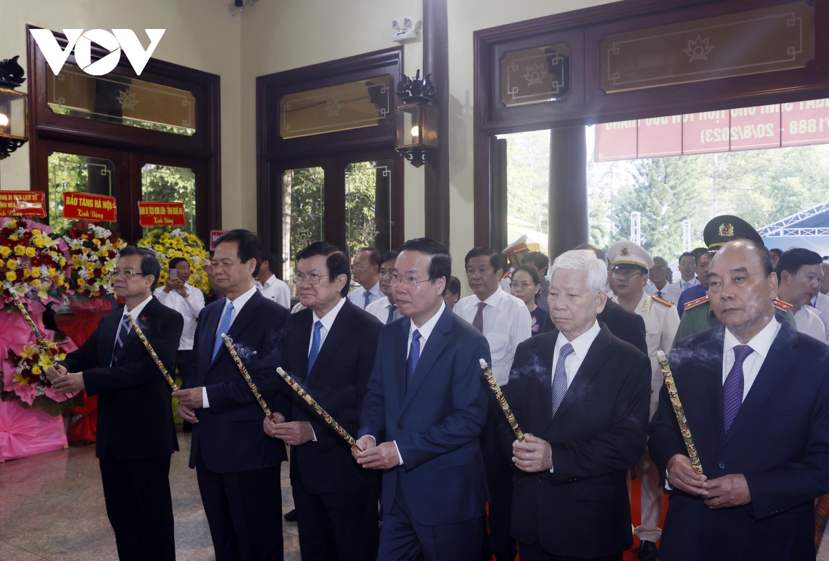 Lãnh đạo Đảng, Nhà nước dâng hương tưởng niệm Chủ tịch Tôn Đức Thắng