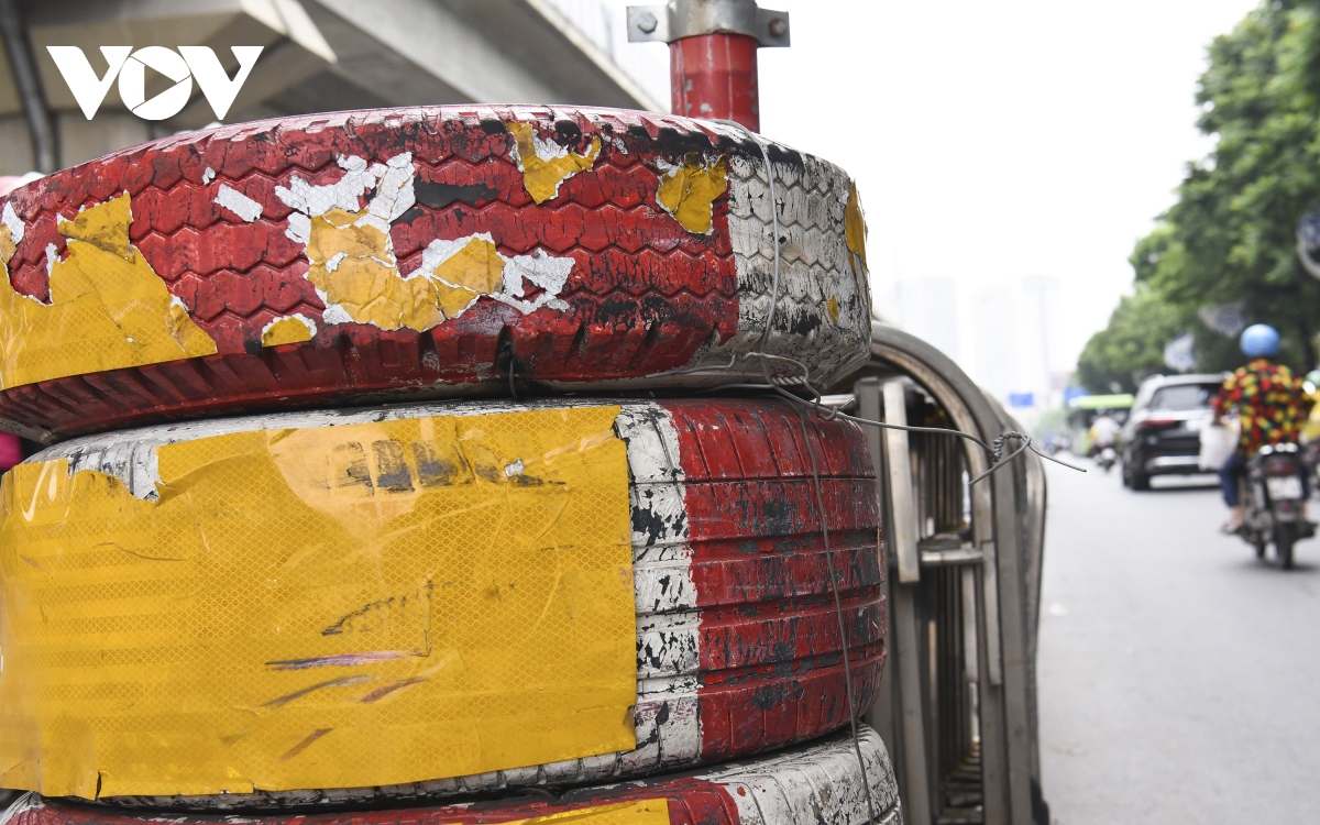 dai phan cach cung tren duong nguyen trai sau 1 nam O to, xe may van chung lan hinh anh 11