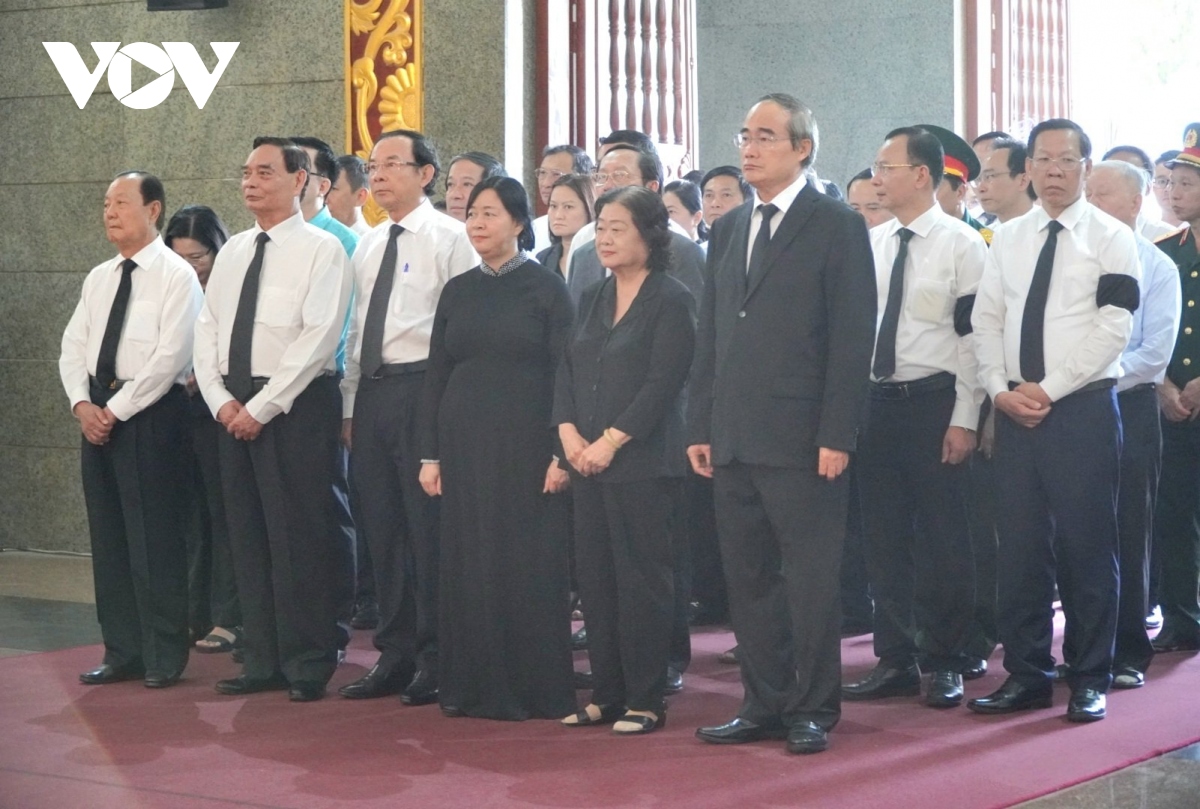nhiều đoàn lãnh đạo, nguyên lãnh đạo viếng nguyên bộ trưởng gd-Đt trần hồng quân hình ảnh 1 nhieu doan lanh dao, nguyen lanh dao vieng nguyen bo truong gd-Dt tran hong quan hinh anh 1