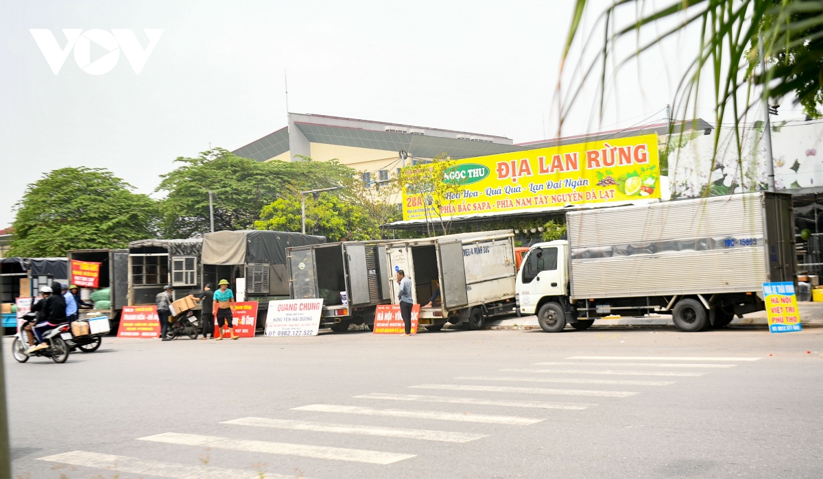 Dai lo nghin ty o ha noi bien thanh ben xe tai chiem het long duong,òngđườngvỉahèđạilộnghìntỷởHàNộibịchiếmdụ<strong></strong> via he hinh anh 1