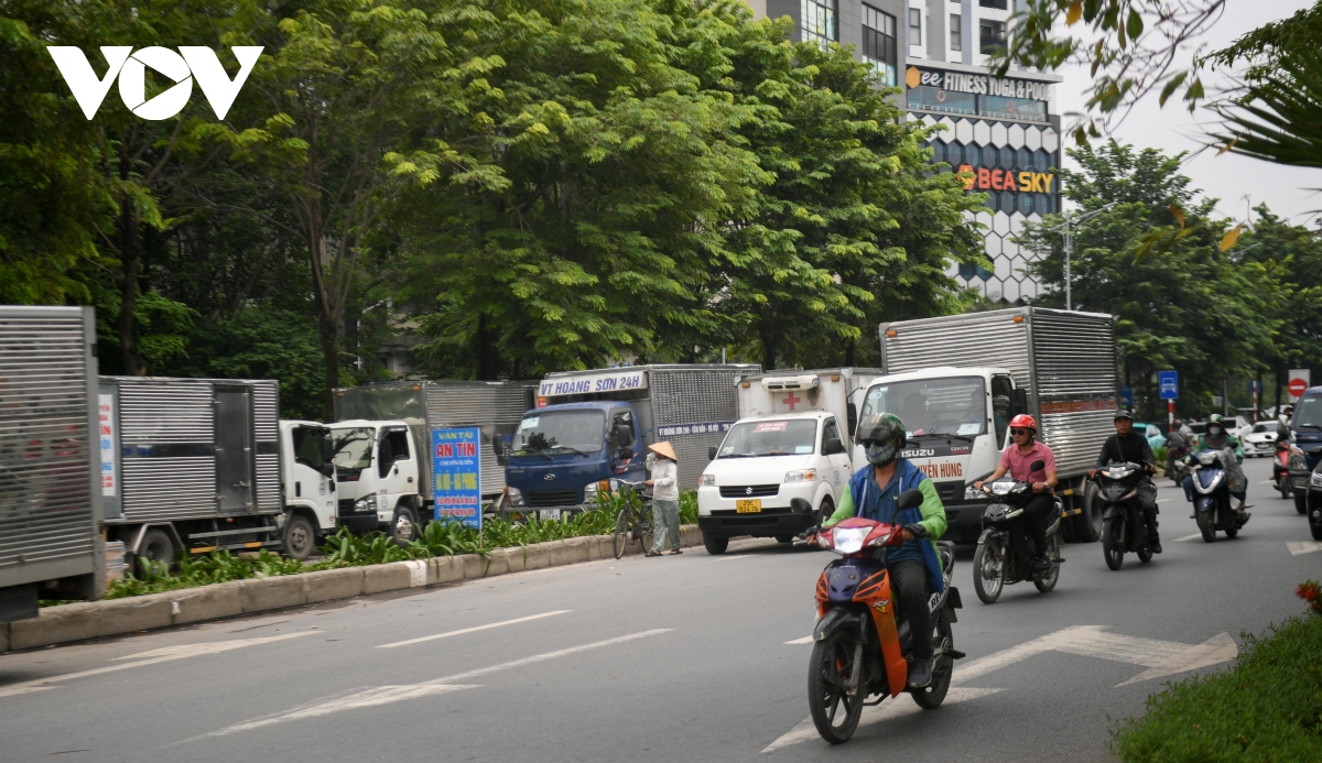 Dai lo nghin ty o ha noi bien thanh ben xe tai chiem het long duong, via he hinh anh 6